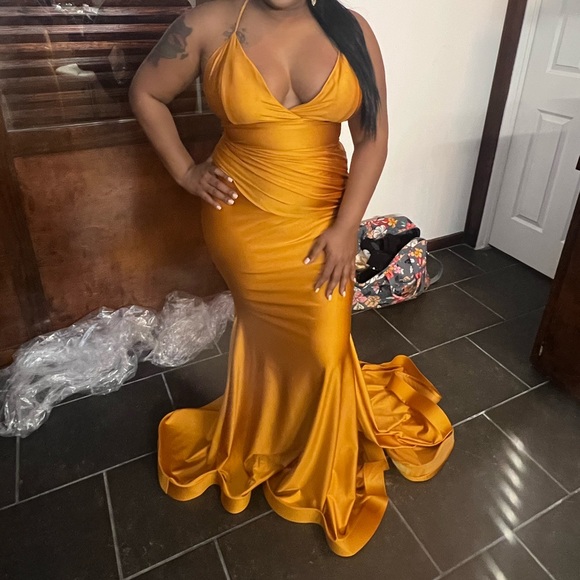 Chrome orange. Used as a bridesmaids dress but can be used for prom, balls etc. - Picture 3 of 5